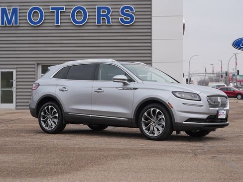 Used 2022 Lincoln Nautilus Reserve image 2