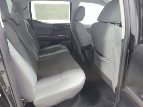 Certified 2018 Toyota Tacoma SR5 AWD/4WD image 14