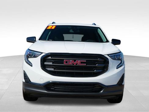Used 2021 GMC Terrain SLE w/ Driver Convenience Package image 2