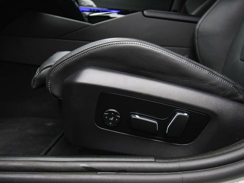 Used 2025 BMW M5 w/ Carbon Package image 43