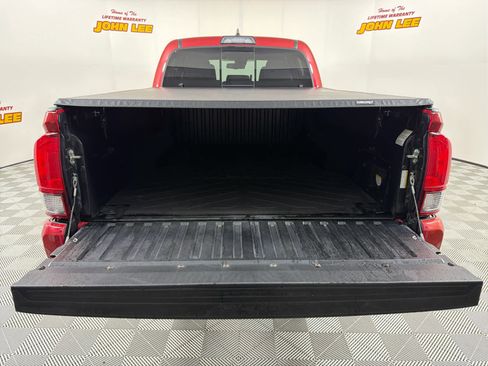 Used 2019 Toyota Tacoma TRD Sport image 5