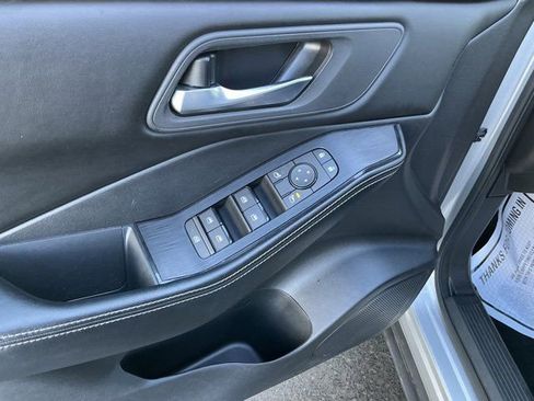 Used 2024 Nissan Rogue SV image 15