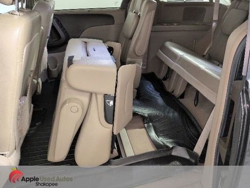Used 2014 Chrysler Town & Country Touring-L w/ Driver Convenience Group image 33