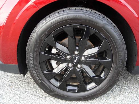 Used 2024 Kia Carnival SX image 12