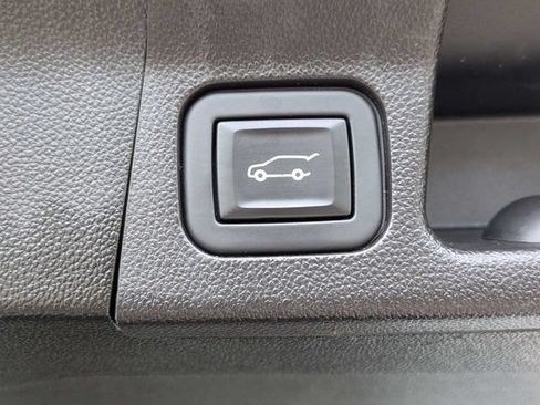 Used 2021 GMC Acadia SLE w/ Driver Convenience Package FWD image 13