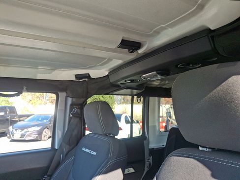 Used 2018 Jeep Wrangler Unlimited Rubicon w/ Cold Weather Group image 24