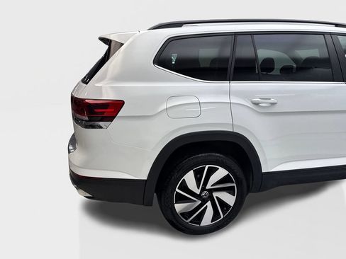 Used 2024 Volkswagen Atlas SE w/ Panoramic Sunroof Package FWD image 18