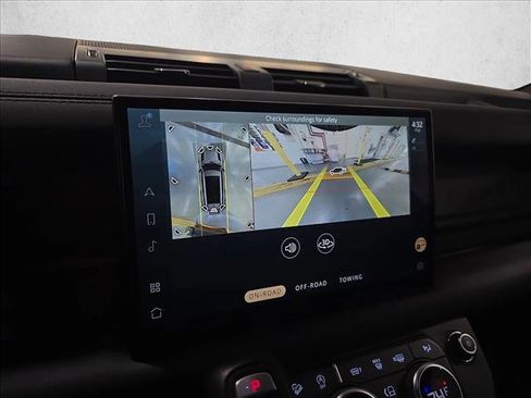 Used 2024 Land Rover Defender 130 X-Dynamic SE image 23