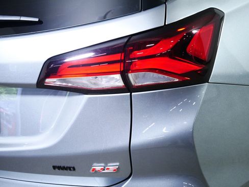Used 2023 Chevrolet Equinox RS AWD/4WD image 17