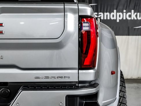 Used 2025 GMC Sierra 3500 Denali w/ Denali Reserve Package AWD/4WD image 45