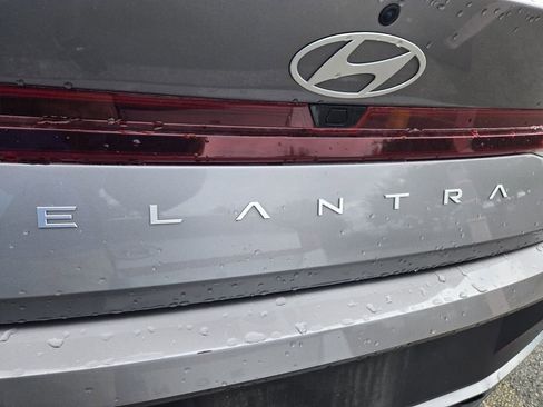 Used 2024 Hyundai Elantra SEL image 11