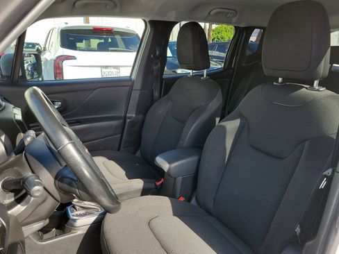 Used 2018 Jeep Renegade Altitude image 17