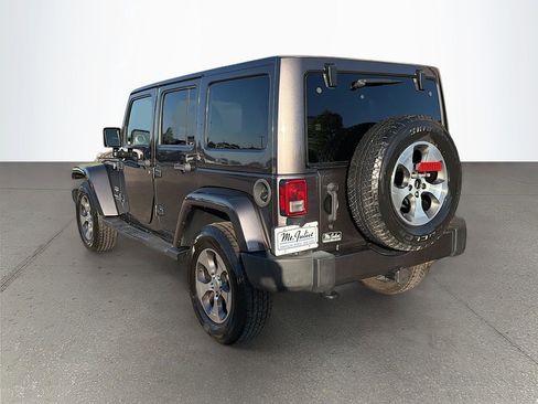 Used 2017 Jeep Wrangler Unlimited Sahara w/ Connectivity Group AWD/4WD image 6