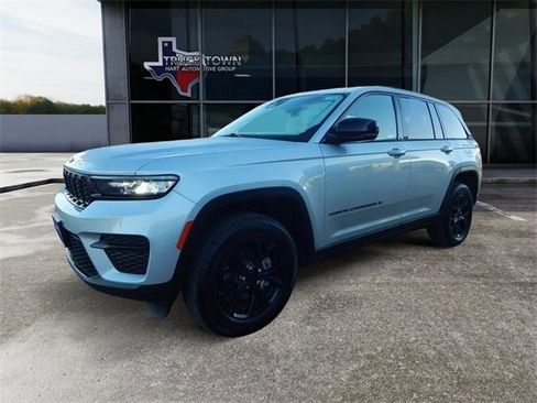 Used 2024 Jeep Grand Cherokee Altitude image 8