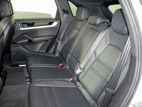 Certified 2024 Porsche Cayenne S w/ Premium Package Plus image 34