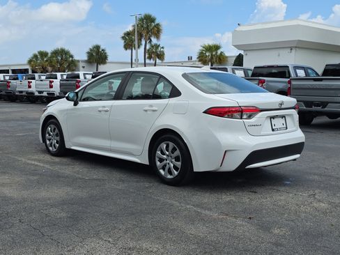 Used 2022 Toyota Corolla LE image 5