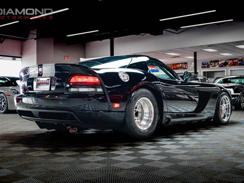Used 2006 Dodge Viper SRT-10 image 2