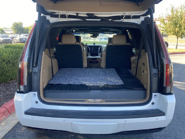 Used 2019 Cadillac Escalade Platinum AWD/4WD image 3