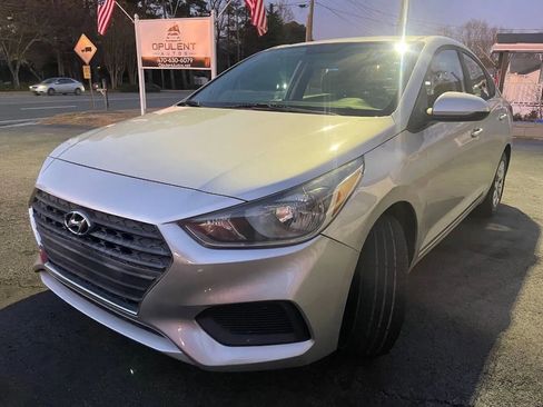 Used 2018 Hyundai Accent SE image 3