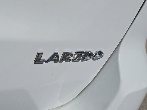 Used 2022 Jeep Grand Cherokee Laredo E image 15