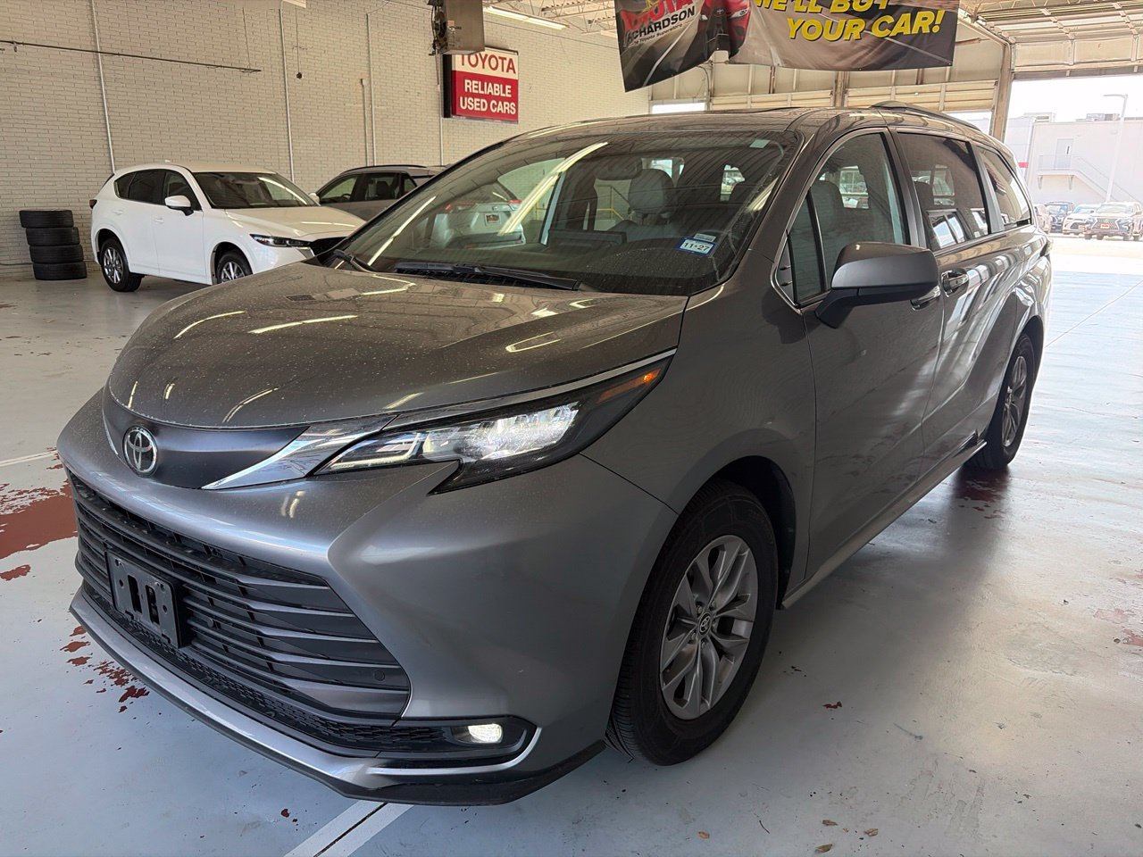 Used 2026 Toyota Sienna XLE FWD image 6