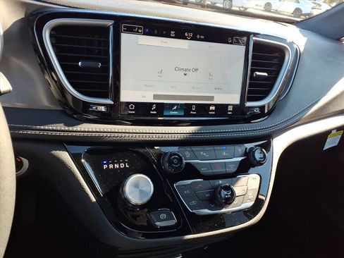 New 2026 Chrysler Pacifica Select image 17