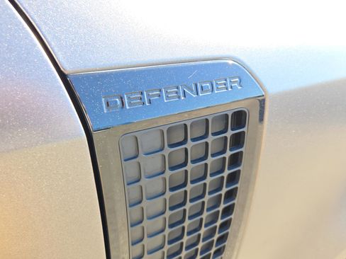 Used 2024 Land Rover Defender 110 X-Dynamic SE image 18