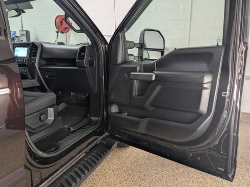 Used 2018 Ford F150 XLT w/ Equipment Group 301A Mid AWD/4WD image 17