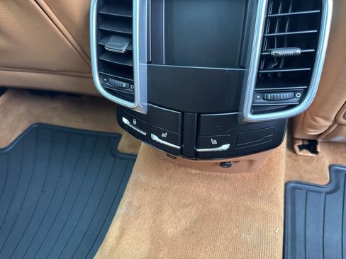 Used 2014 Porsche Cayenne Turbo S image 16