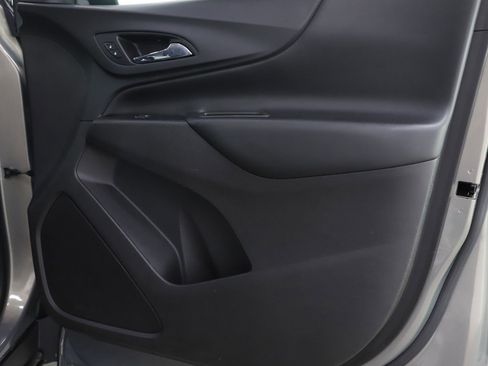 Used 2018 Chevrolet Equinox LT image 9