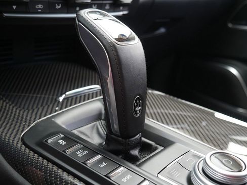 Used 2019 Maserati Levante GranLusso AWD/4WD image 43