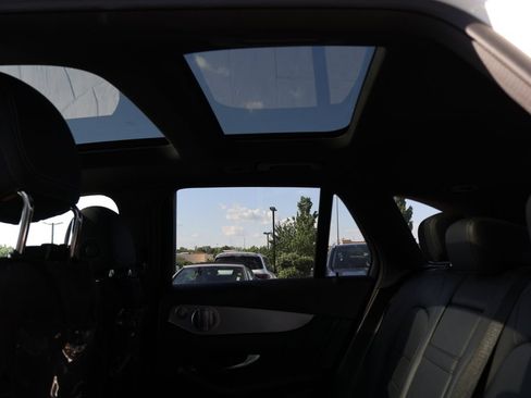 Used 2019 Mercedes-Benz GLC 300 4MATIC image 14