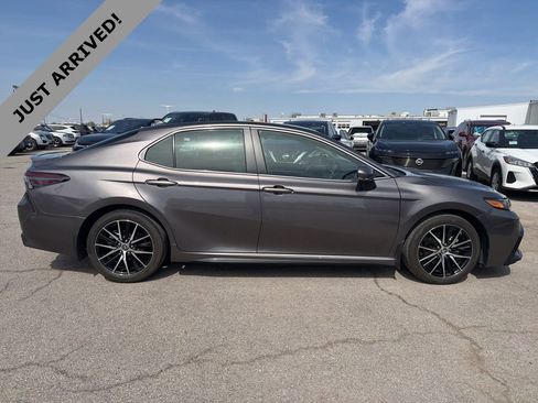 Used 2023 Toyota Camry SE w/ Convenience Package image 4