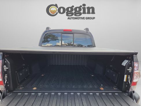 Used 2015 Toyota Tacoma PreRunner w/ SR5 Package RWD image 13