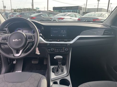 Used 2022 Kia Niro LX image 16