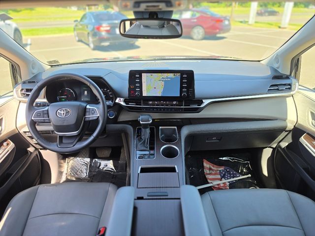 Used 2024 Toyota Sienna XLE w/ XLE Plus Package AWD/4WD image 30