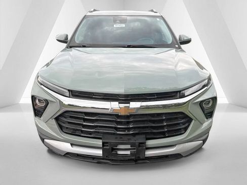 Used 2025 Chevrolet TrailBlazer LT FWD image 2