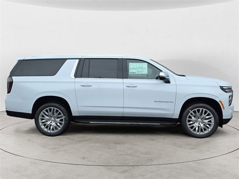 New 2026 Chevrolet Suburban Premier image 6