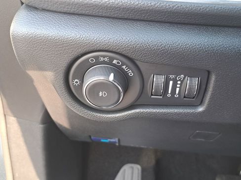 Certified 2024 Chrysler Pacifica Limited w/ S Appearance Package image 28