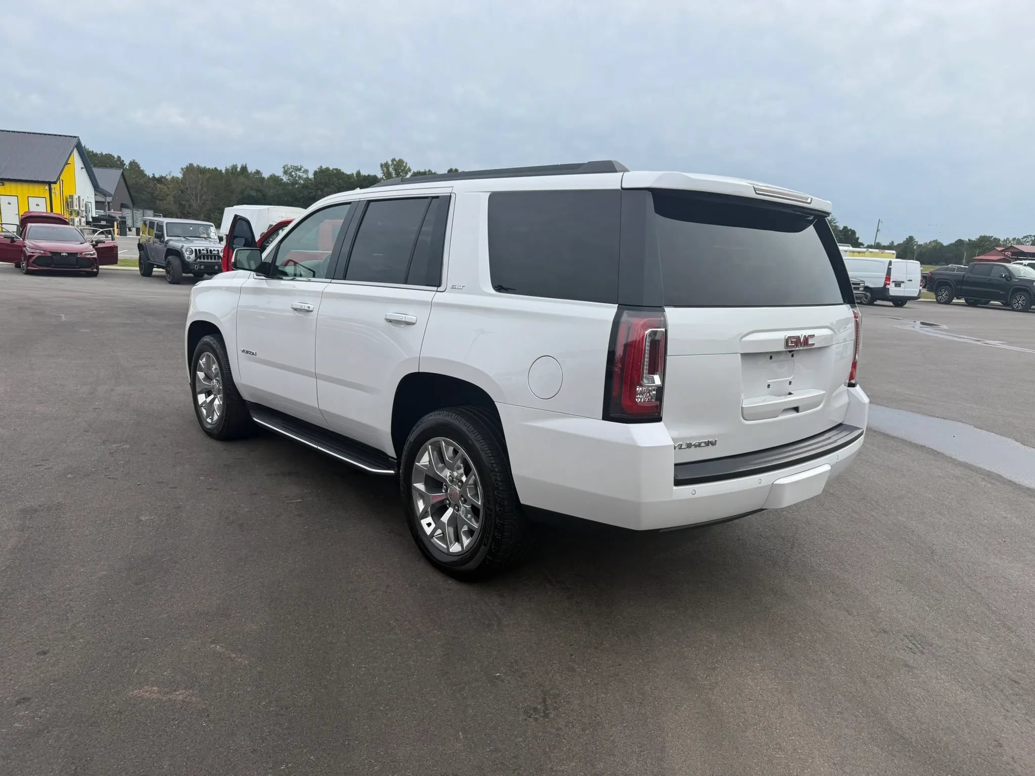 Used 2018 GMC Yukon SLT w/ Open Road Package RWD image 3