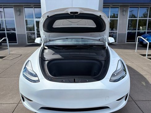 Used 2023 Tesla Model Y Long Range AWD/4WD image 3