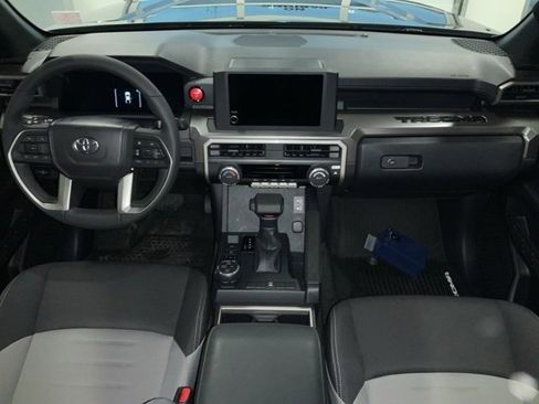 Used 2025 Toyota Tacoma TRD Off-Road image 13
