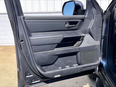 Used 2025 Toyota Tundra Limited AWD/4WD image 28