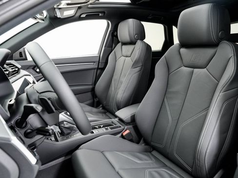 Certified 2025 Audi Q3 2.0T Premium AWD/4WD image 5