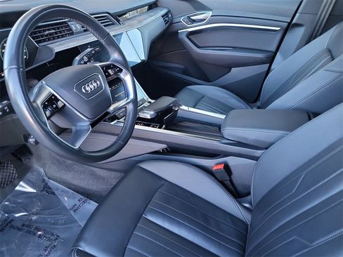 Used 2022 Audi e-tron Premium w/ Convenience Plus Package image 12