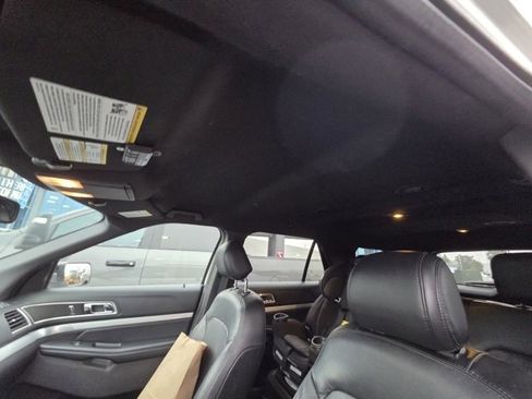 Used 2017 Ford Explorer XLT w/ Equipment Group 202A image 7