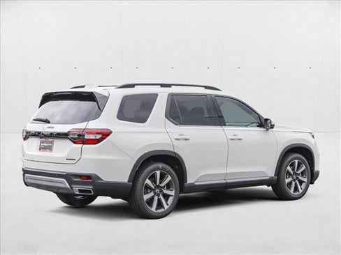 New 2025 Honda Pilot Touring image 5