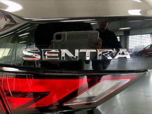 Used 2021 Nissan Sentra SV w/ SV Premium Package image 7