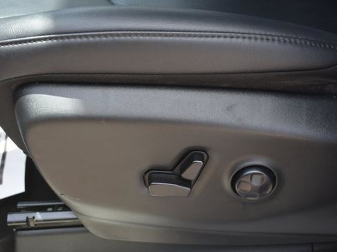 Used 2024 Chrysler Pacifica Touring-L FWD image 13