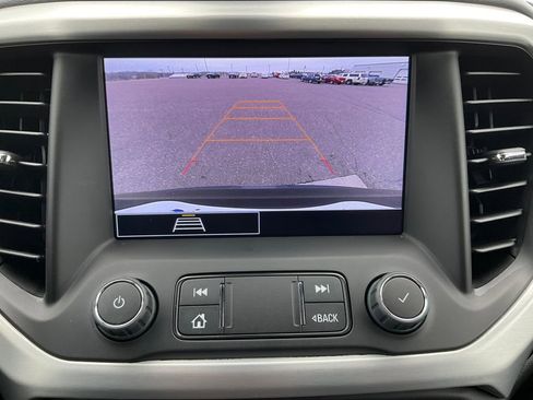 Used 2023 GMC Acadia SLE w/ Driver Convenience Package image 14